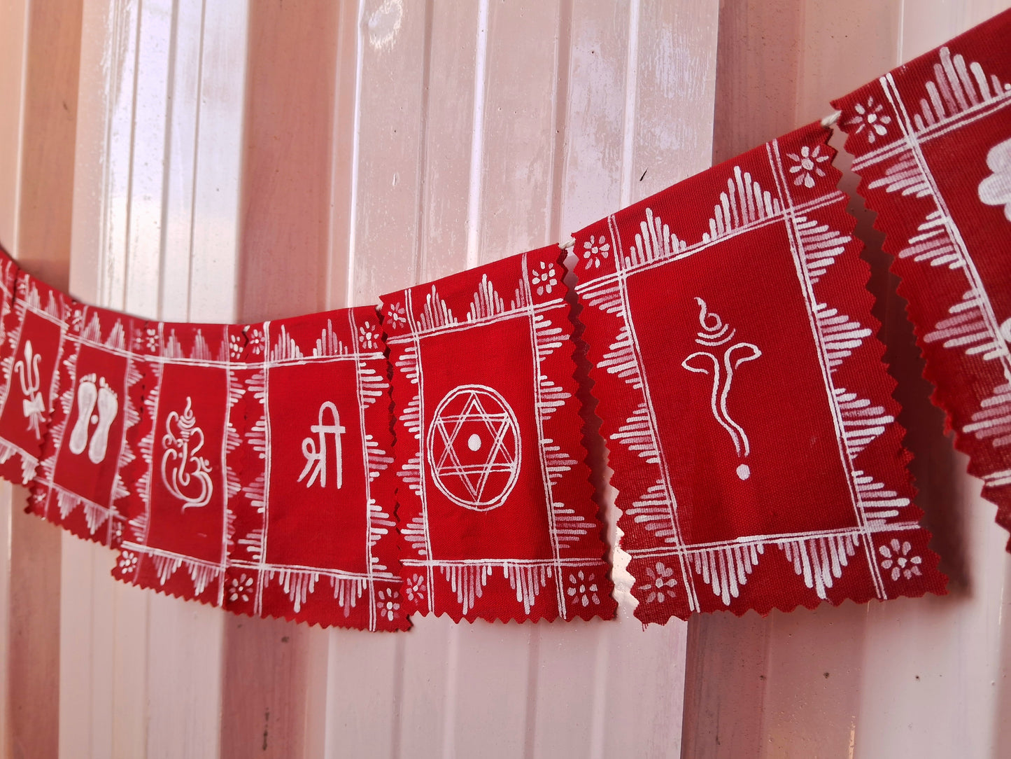 Virasat : Classic Red Aipan Toran || size L (105cm)
